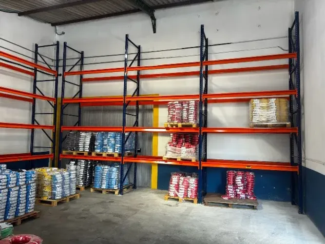 Estrutura metálica para armazenagem pesada