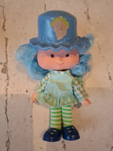 Coleção Moranguinho. Boneca Uvinha original dos anos 80.