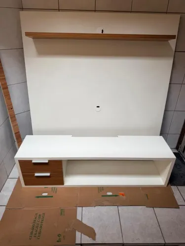 Rack nicho e gaveta para TV semi-novo