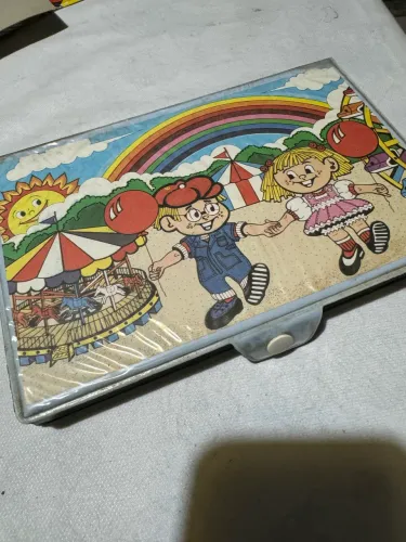 Estojo raríssimo e único com anos 80