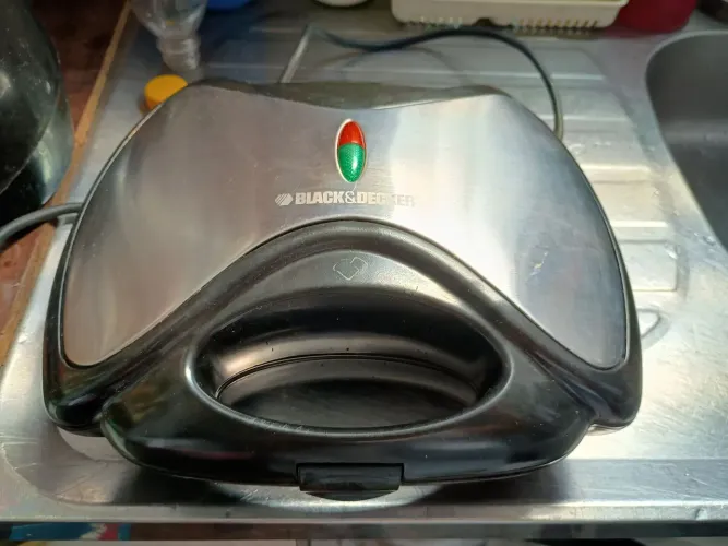 Sanduicheira Black e Decker