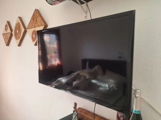 TV 32 polegadas ja com o Suporte de parede