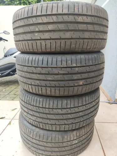 Pneus Delinte 235 45 R18