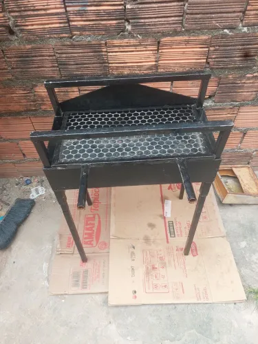 Vendo uma churrasqueira desmontável