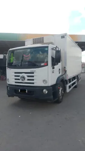 Volks 14-190 2023 com baú frigorifico