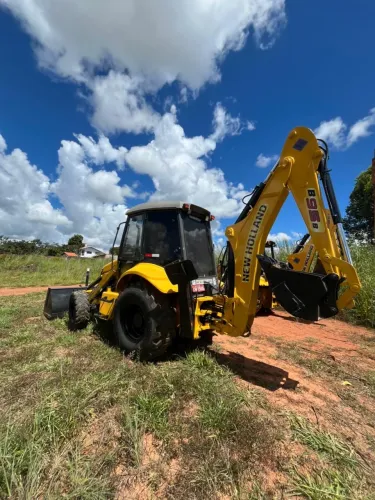RETROESCAVADEIRA NEW HOLLAND B95B