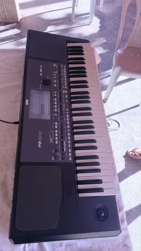 Teclado pá 600 korg