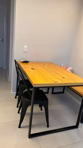 Conjunto Mesa de Pallet estilo Industrial + Banco e 2 Cadeiras Iron Tolix Industrial Aço