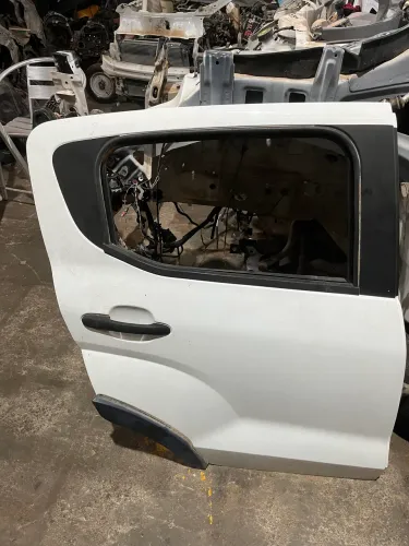 PORTA TRASEIRA DIREITA FIAT MOBI