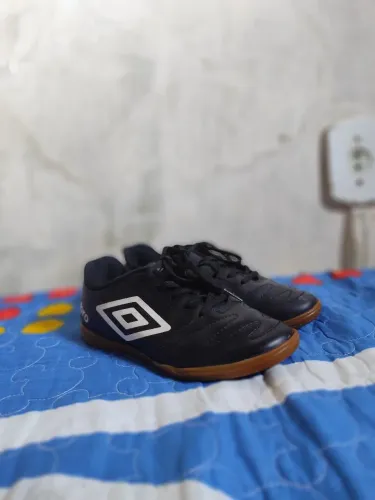 Chuteira Umbro Futsal Preta - Seminova