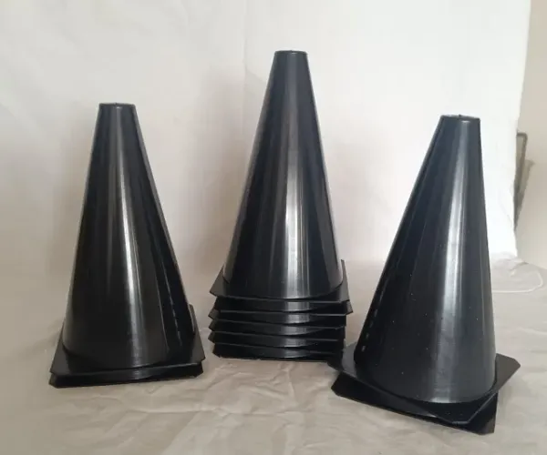 Kit 10 Cones de Agilidade 18cm Pretos - Treino/Funcional/Pet