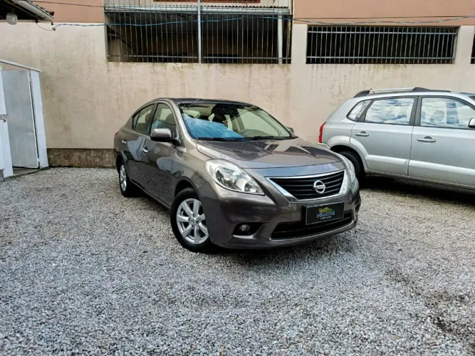 Nissan Versa SL 1.6 16V Flex Fuel 4P Mec. 2014