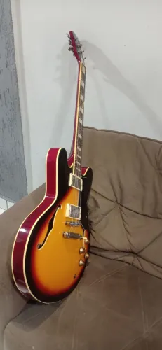 Guitarra semiacustica estilo 335
