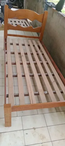 Cama solteiro madeira boa ( entrega grátis)!