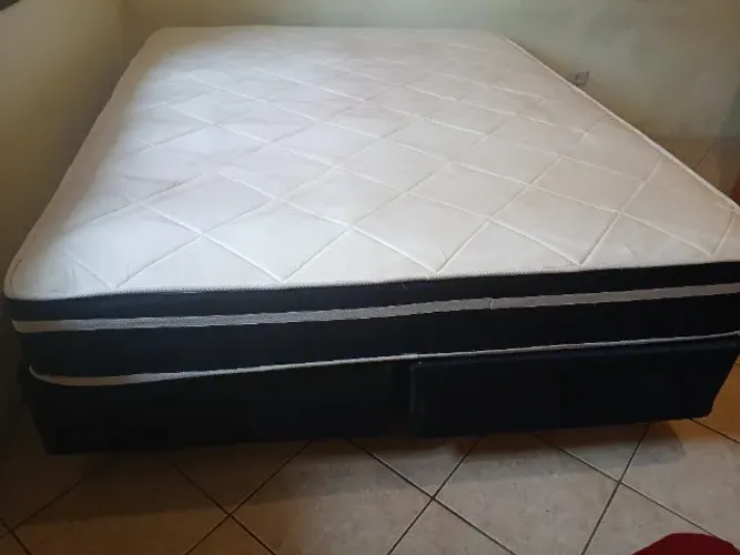 Cama Queen nova com colchao