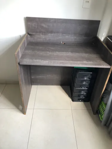 Mesa para computador em MDF