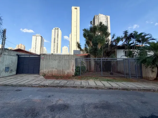 Casa comercial no Setor Bueno - Goiânia - GO