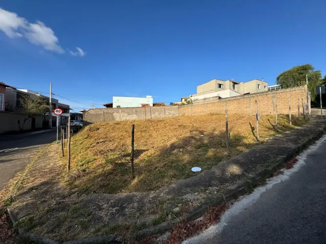 Excelente terreno de esquina no bairro Aeroporto