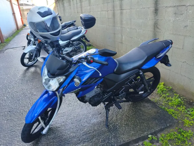 Vende se moto Yamaha fazer 150 azul