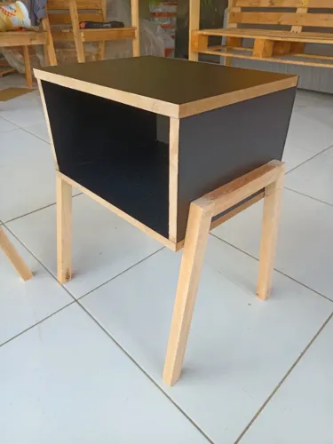 Mesa de cabeceira para cama 