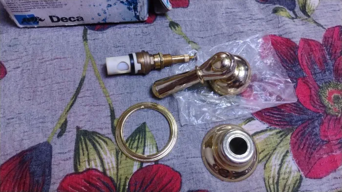 Acabamento registro de pressão chuveiro Deca ouro envelhecido 1/2 volta