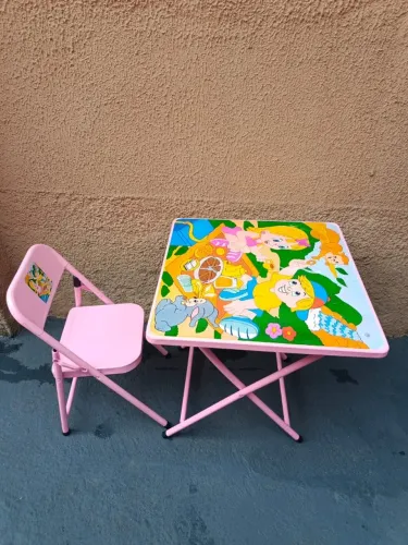 Mesa e 1 cadeira infantil