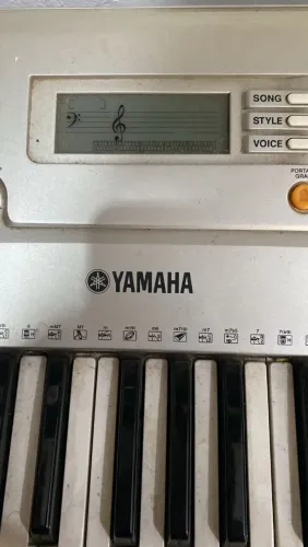 Teclado Yamaha PSR-E313 - 61 Teclas<br>Vendo teclado Yamaha PSR-E313