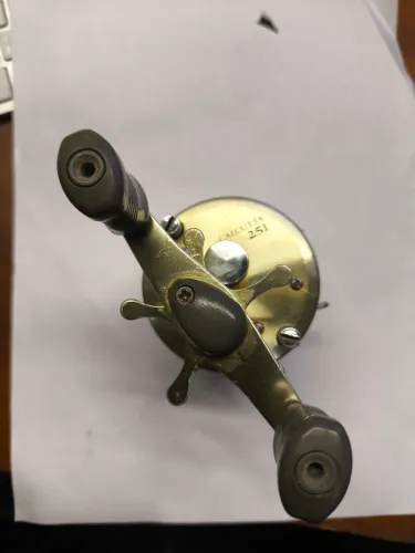 Carretilha Shimano 251 calcutta 