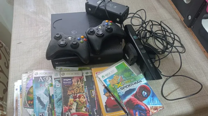 Xbox slim destravado com defeito na gaveta somente, com kinet duas manetes funcionando jo