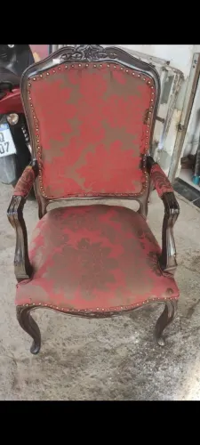 Cadeira antiga estilo manuelino 