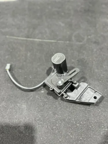 Trava elétrica Tampa traseira caçamba Toyota Hilux 2016-2020 Original
