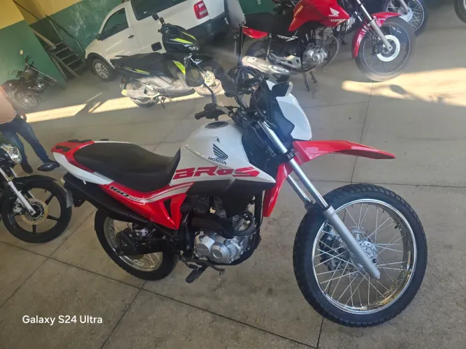 Moto bem novinha