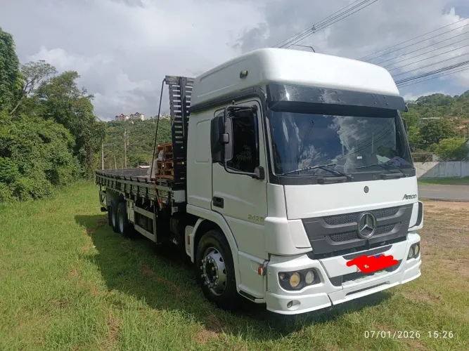 Vendo caminhão Atego 2426