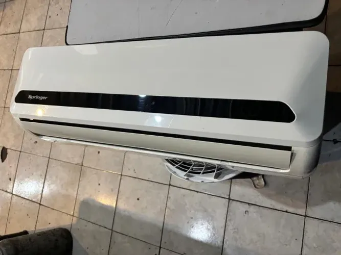 Ar Condicionado Hi Wall Springer Convencional 12.000 Btu só frio, 220v