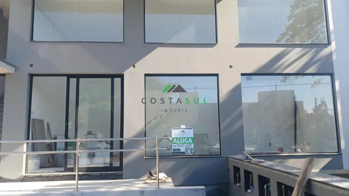 Sala Comercial com 36 m² para locação anual no centro de Garopaba/SC