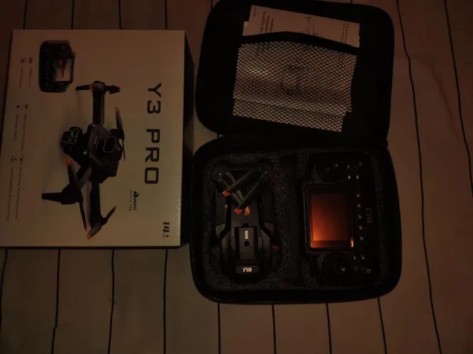 DRONE DLI COM TELA NO CONTROLE