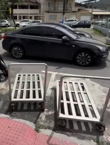 Carrinho de inox