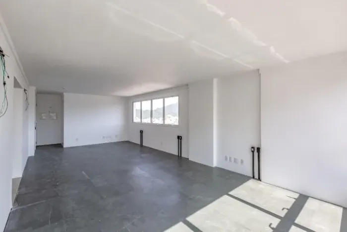 Locação comercial - Sala com 45m² e 1 vaga de garagem - Balneário Camboriú