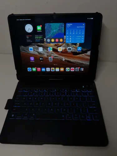 iPad 9ª Geração Completo com Teclado Iluminado - Vira Notebook!