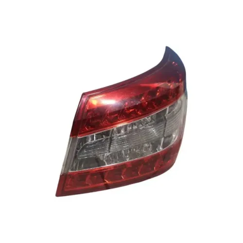 Lanterna Traseira Direito Nissan Sentra 2014/2015