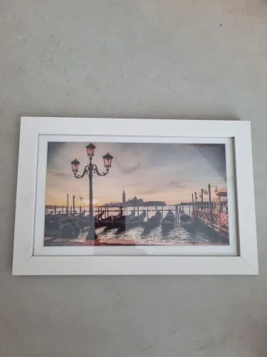 Quadro decorativo navios frente de vidro e moldura em madeira. 30x20