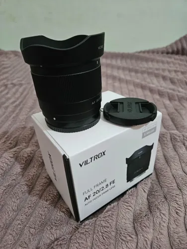 Lente Viltrox 20mm 2.8 para Sony - Nova, Lacrada