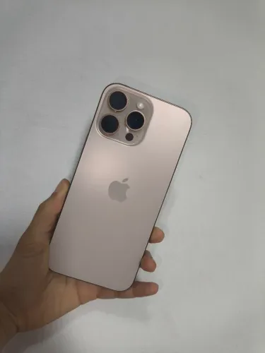 Celular iPhone 16 Pro Max Dourado