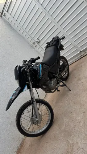 bros 150, recém pintada por completo, moto para pegar e andar, transfere 