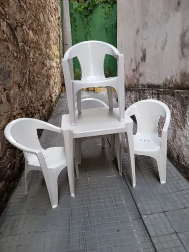 Cadeira Plástica Poltrona CONJUNTO 01 Mesa + 04 Unid Tecnologia Master KW43