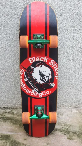 SKATE COMPLETO PASSEIO ABEC 9 TRUCK CREME E SHAPE BLACK SHEEP RONDONOPOLIS RODA HONDAR