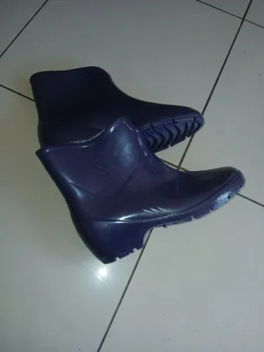 Bota plástica oara chuva
