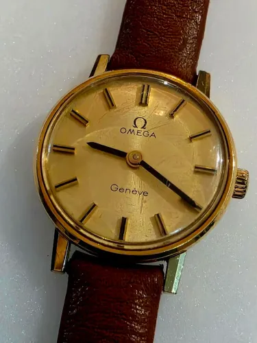 Relógio feminino suíço Omega Genève original 25mm em plaquê de ouro 18k impecável 17 rubis