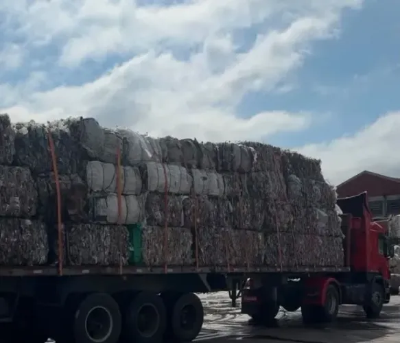VAGA EMPREGO MOTORISTA CARRETEIRO CNH E