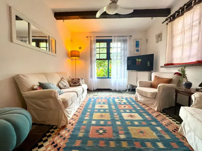 Casinha de Vila no Pereque, perto da Praia
